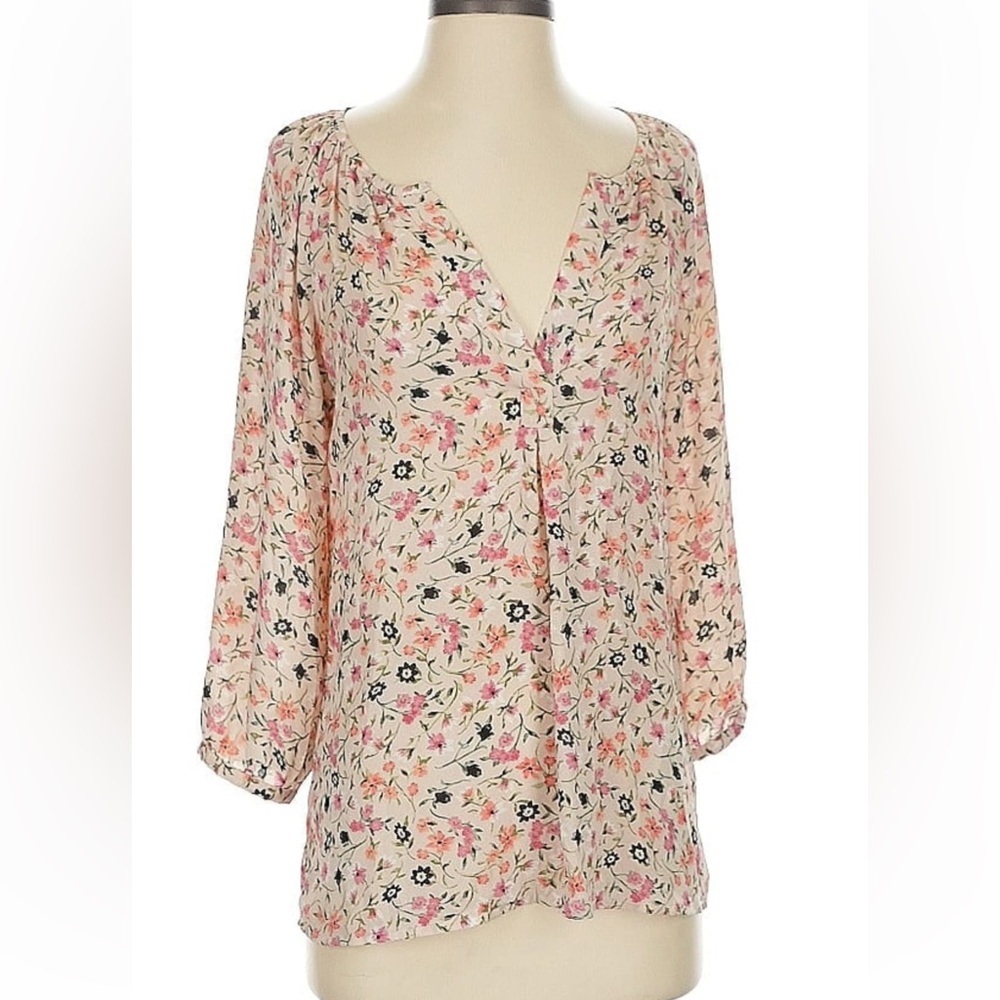 Violet & Claire Floral Blouse with V-Neck